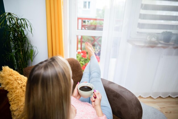 Ontspannen met een aromatische koffie na een zware werkdag