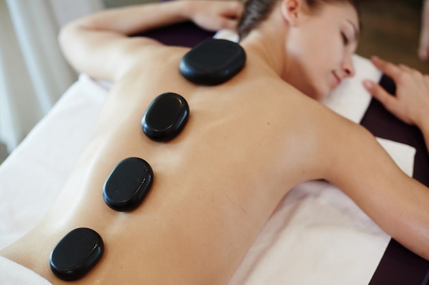 Ontspannende Hot Stone-therapie in Spa