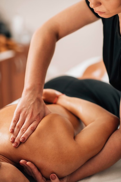 Ontspannende nek- en schoudermassage