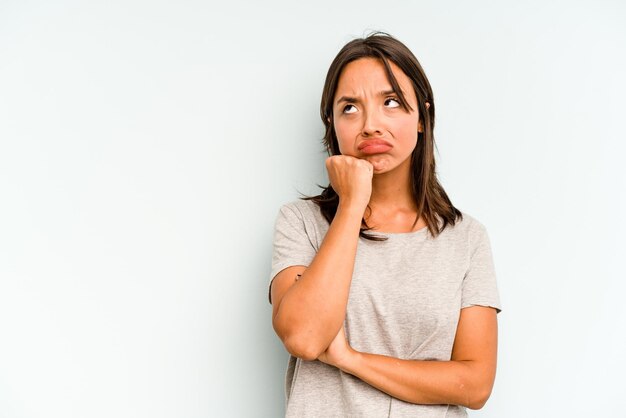 Ontspant na een zware werkdag, ze doet yoga