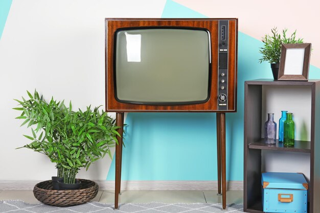 Ontwerp van interieur met oude TV