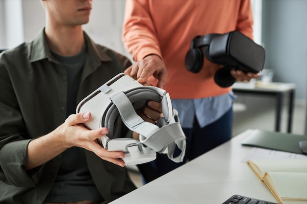 Ontwikkelaars testen vr-brillen op kantoor