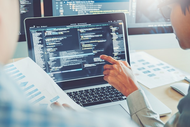 Ontwikkelen van programmeursteam Ontwikkeling van websiteontwerp en coderingstechnologieën