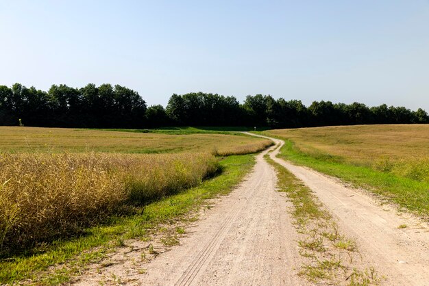 Foto onverharde snelweg in landelijke gebieden