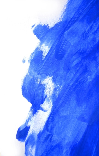 Onzekere chaotische achtergrond. slagen van blauwe verf gemaakt door een vinger. blauwe vinger uitstrijkjes op een witte achtergrond geïsoleerd. abstracte achtergrondruimte voor tekstbasis