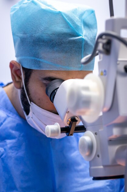 ooglensvervanging intraoculaire lensinstallatie chirurgische cataractbehandeling