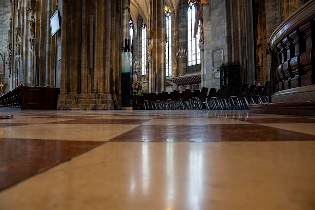 Oostenrijk Wenen 13 juni 2023 Interieur van de St. Stephen's Cathedral, een middeleeuwse katholieke kerk in het centrum van Wenen