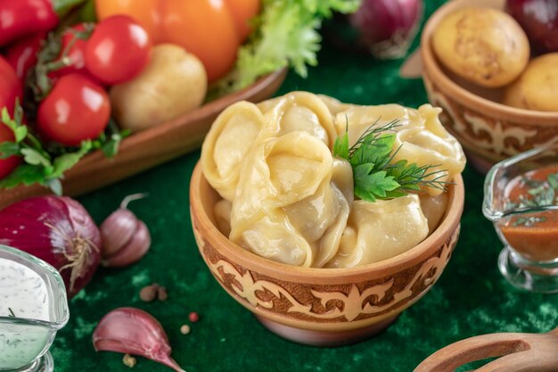 Oosterse nationale traditionele dumplings Manty