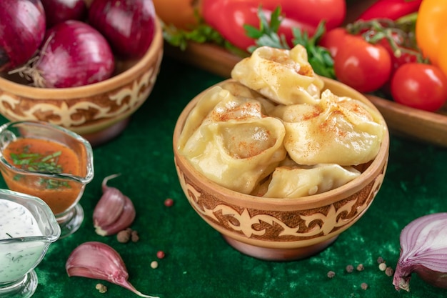 Oosterse nationale traditionele dumplings Manty