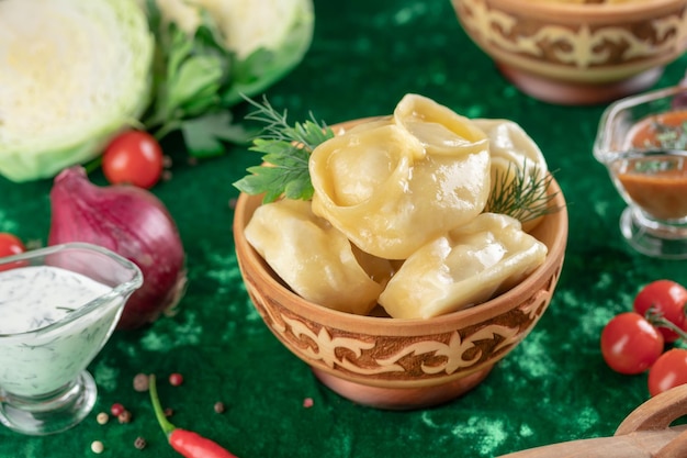 Oosterse nationale traditionele dumplings Manty