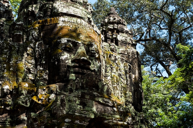 Op de boog van Angkor Thom