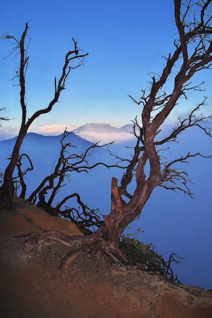 Op de top van de Ijen-vulkaan, Indonesië