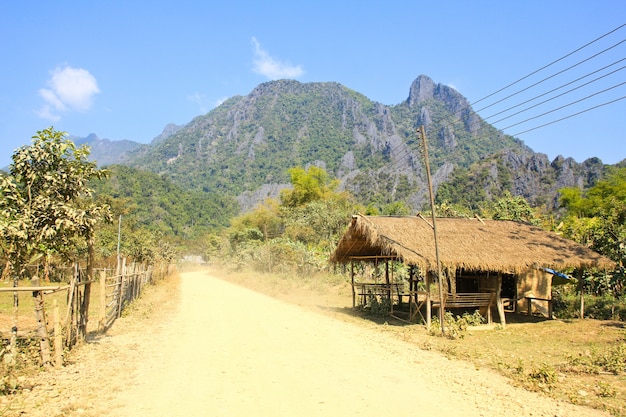 Op een landelijke weg, Vang Vieng