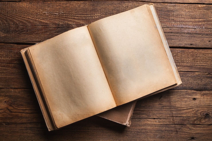 Photo open book on old wooden table