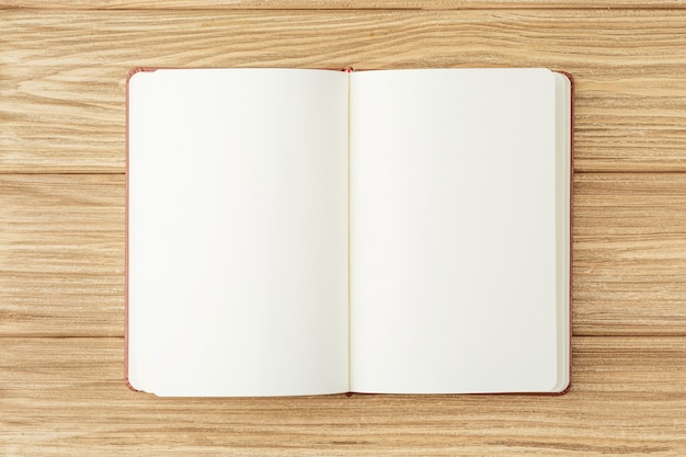 Photo open brown notepad on wooden background