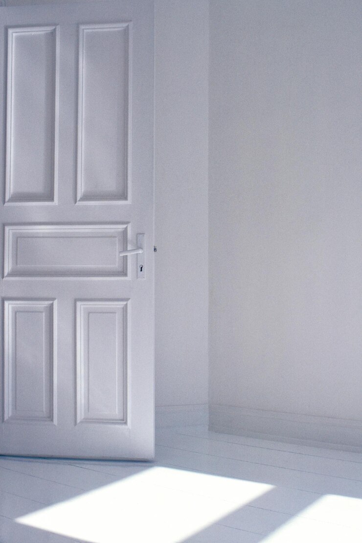 Photo open door of house