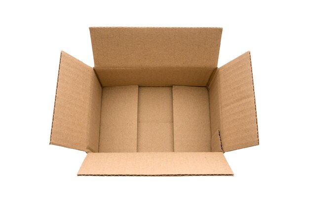Open doos van bruin karton op witte achtergrond speciaal voor geschenken