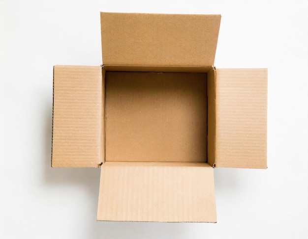 Фото Открытая пустая картонная коробка, изолированная на белом фоне