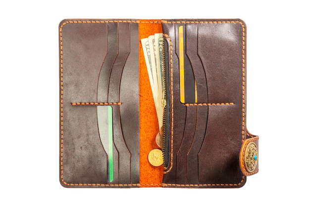 Open rode leren clutch met geld en creditcards