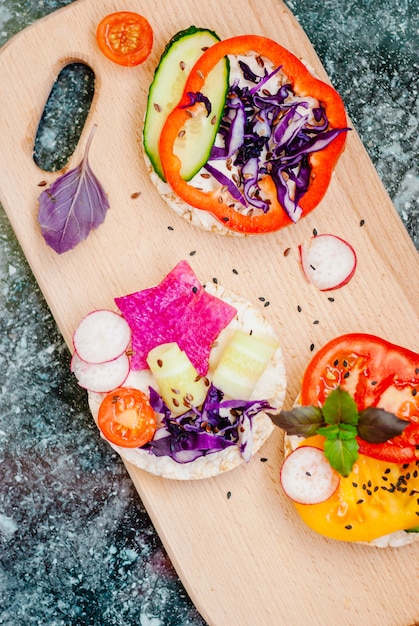 Open sandwiches of rice cakes with cream cheese