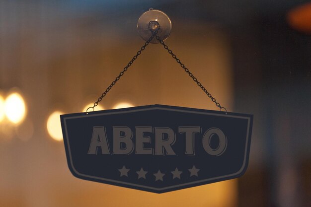 open sign written in portuguese
