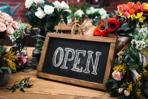 Open teken van bloemenwinkel