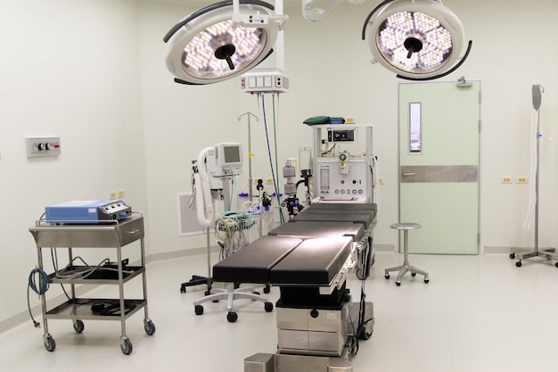 Foto operatiekamer met moderne apparatuur