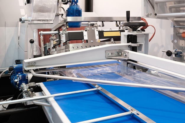 비닐 봉지 자동 생산기 작동 폴리에틸렌 봉지 생산 기계의 롤러 확대 셀로판 포장용