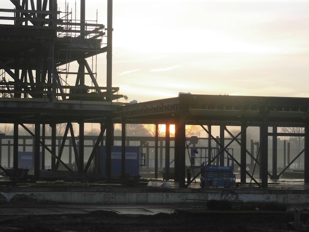 Ophangbrug over de rivier