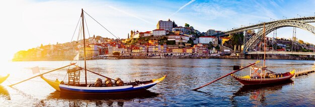 Photo oporto city and ribeira over douro river from vila nova de gaia portugal