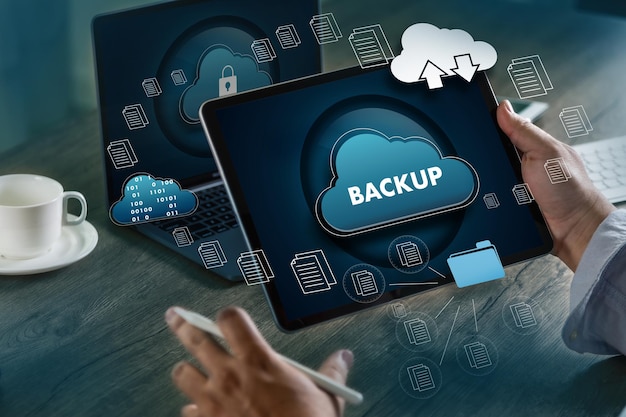 Opslag back-up download computing digitale gegevens overdracht documentdatabase cloud op laptop communicatieconcept overdracht download delen multimedia