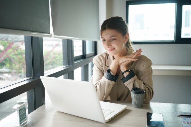 Opstarten zakenmensen teamwork samenwerking