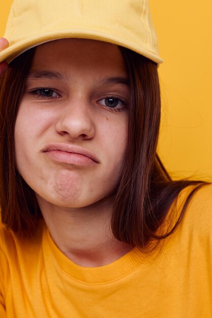 Optimistische jonge vrouw Vrijetijdskleding in jeugdstijl Lifestyle ongewijzigd