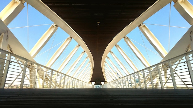Opvang op het oppervlak van de brug