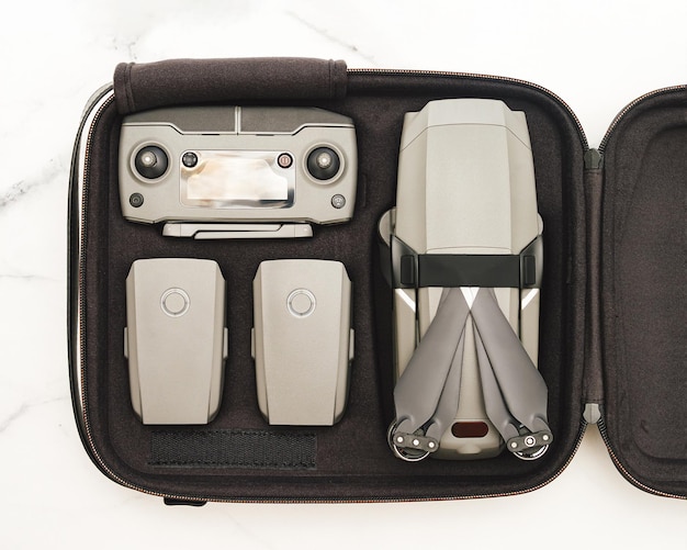 Foto opvouwbare drone accessoires koffer topview flatlay