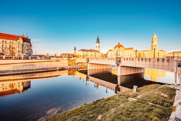 Union Square가 있는 Oradea Romania Piata Unirii 아르누보의 수도 루마니아의 Western Transylvania 유럽의 역사적인 문화 도시