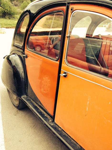 Photo orange car parked on street