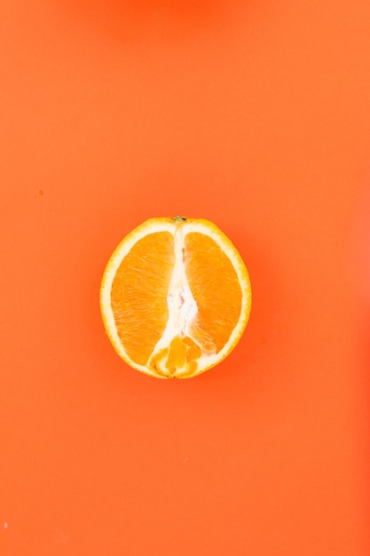 背景のオレンジ色の果物健康食品の概念テキストの空のスペース