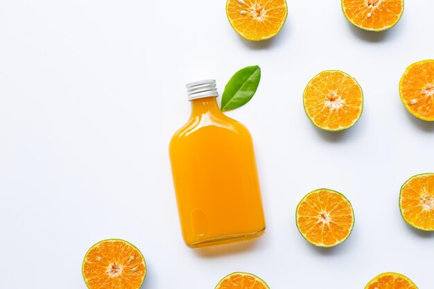 Photo orange fruits against white background