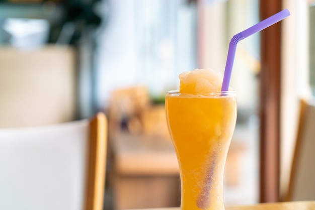 Photo orange juice blend smoothie glass in cafe restaurant