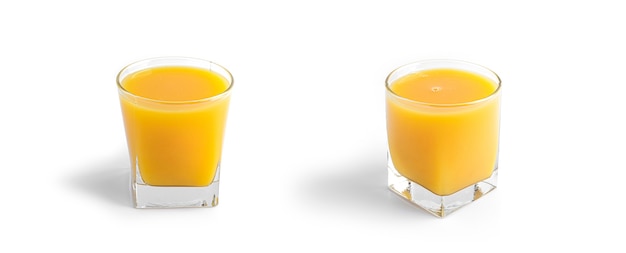 白で隔離のボトルのオレンジジュース。