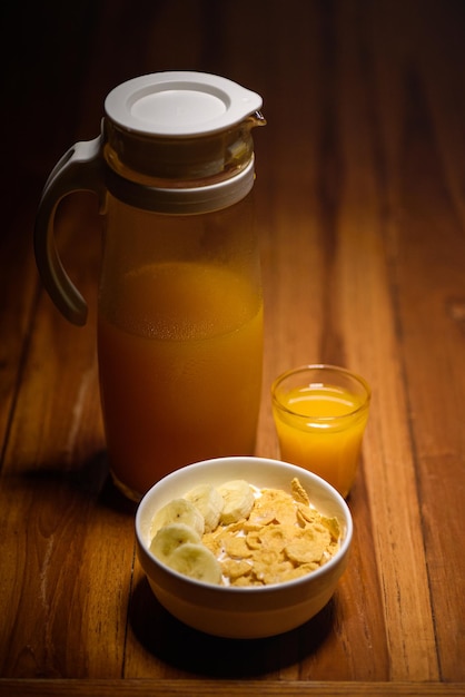 Photo orange juice, fried eggs, toast bread, cereai with milk in and breakfast meal