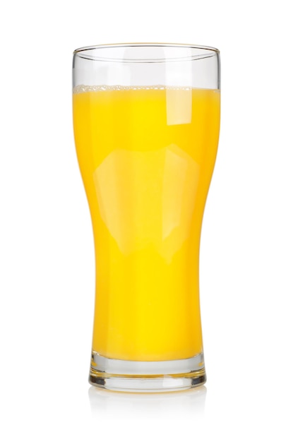 白い背景で隔離のガラスのオレンジジュース。クリッピングパス