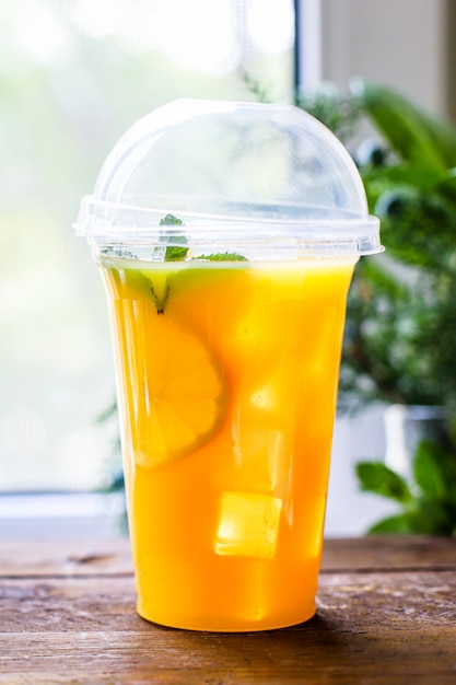 Апельсиновый сок или лимонад с мятой