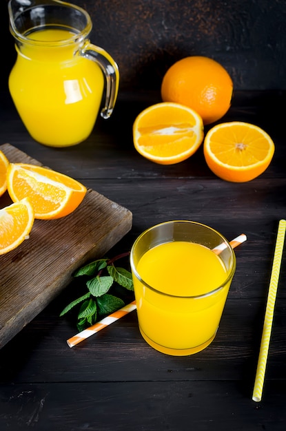 Orange juice and orange slices