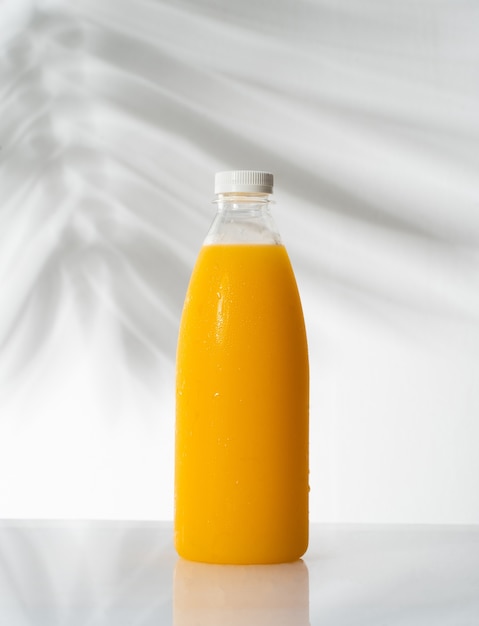 Photo orange juice in plastic bottle