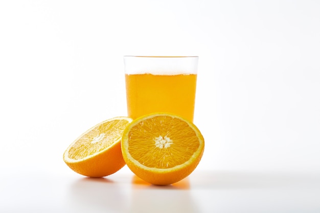 Orange juice and slices of orange