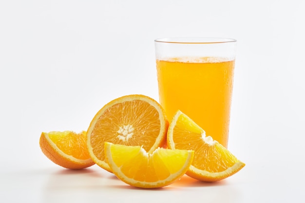 Orange juice and slices of orange