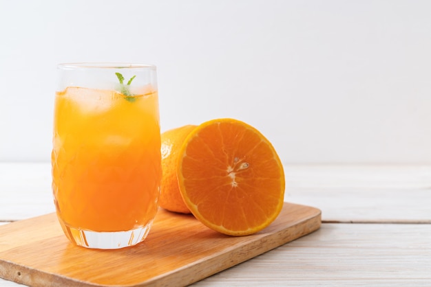 orange juice with ice