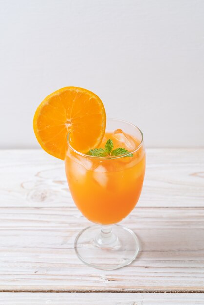 orange juice with ice